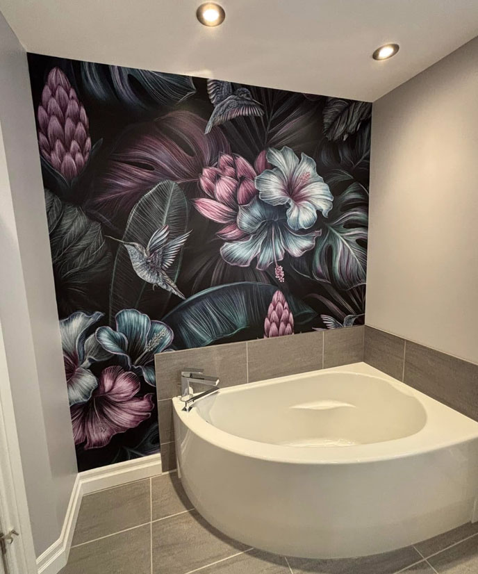 Papier paint dans une salle de bain