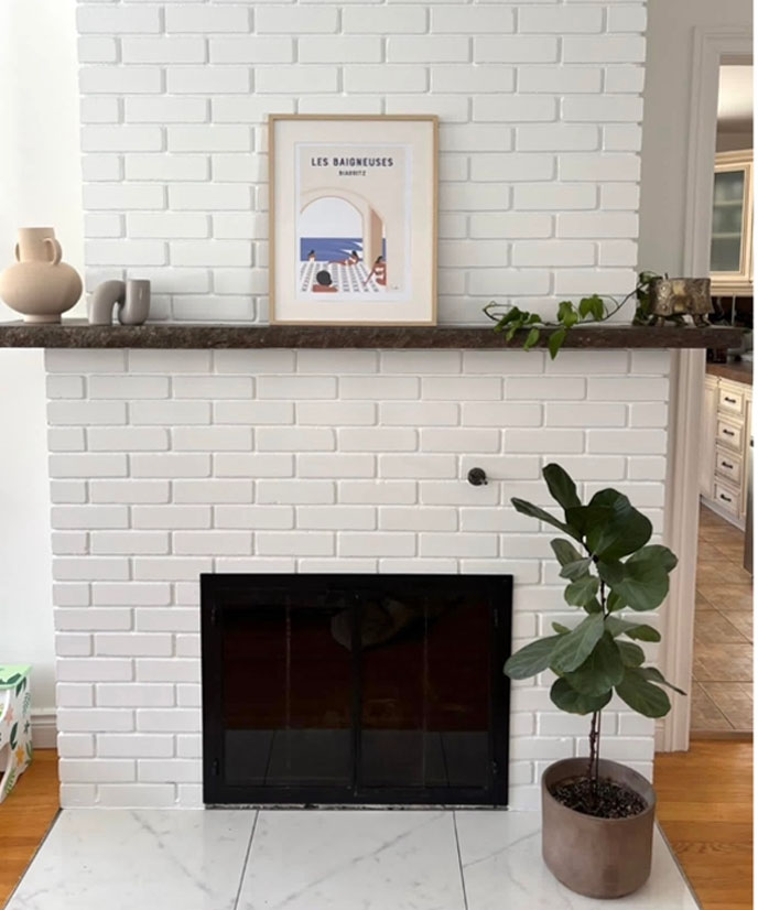 Peinture intérieure - cheminée d'un foyer de salon